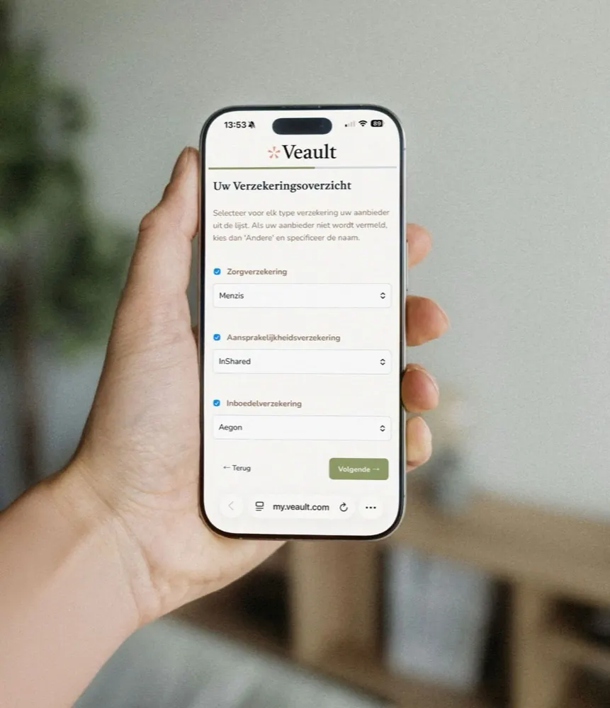 Veault on a phone: a step of the questionnaire, listing insurance providers